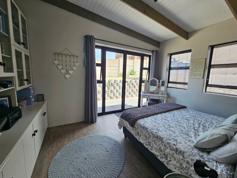 4 Bedroom Property for Sale in Stilbaai Wes Western Cape